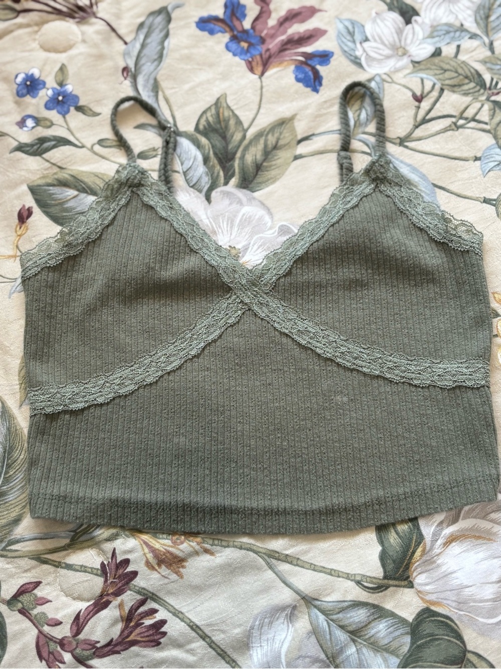 Aeropostale Ribbed Lace-Trim Cami in Green